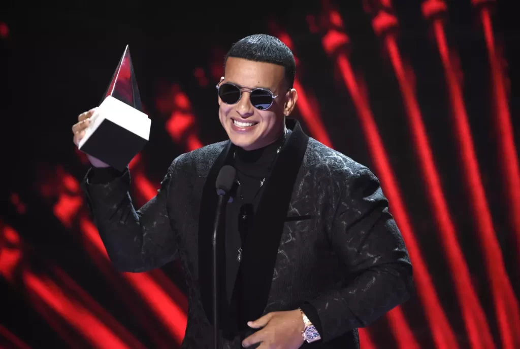 Daddy Yankee accepting Icon Award at Latin American Music Awards